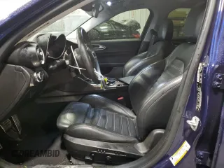 2017 Alfa Romeo Giulia Ti z VIN ZARFAECN6H7543339, wystawiony jako Copart lot #47017935 z przebiegiem 97 435 mil mil oraz Szkody całkowita. Historia ofert i sprzedaży dostępna na DreamBid. Obrazek 7.