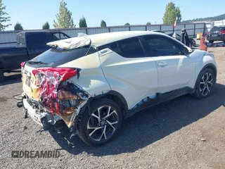 2018 Toyota C-HR XLE z VIN NMTKHMBXXJR041817, wystawiony jako IAAI lot #42174035 z przebiegiem 86 669 mil mil oraz . Historia ofert i sprzedaży dostępna na DreamBid. Obrazek 4.