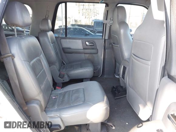 2005 Ford Expedition Special Service with VIN 1FMPU15575LA65295, listed as a IAAI auction lot 41658019 with 200,948 mi miles. Bid and sale history available at carsss.com. Image 8.