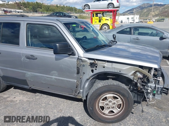 2015 Jeep Patriot Sport with VIN 1C4NJPBB7FD402500, listed as a IAAI auction lot 41912943 with 116,318 mi miles. Bid and sale history available at carsss.com. Image 13.