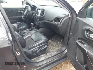 2020 Jeep Cherokee Trailhawk с VIN 1C4PJMBX2LD562699, выставлен на аукционе IAAI как лот 41707512 с пробегом 152 729 миль миль и . История ставок и продаж доступна на DreamBid. Изображение 5.
