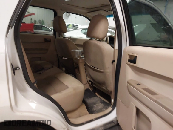 2008 Ford Escape XLT with VIN 1FMCU93128KA82058, listed as a IAAI auction lot 42005473 with 199,016 mi miles. Bid and sale history available at carsss.com. Image 8.