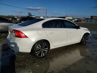 2018 Volvo S60 Inscription z VIN LYV402TK1JB157468, wystawiony jako Copart lot #44784435 z przebiegiem 77 976 mil mil oraz Szkoda całkowita • Salvage title. Historia ofert i sprzedaży dostępna na DreamBid. Obrazek 3.