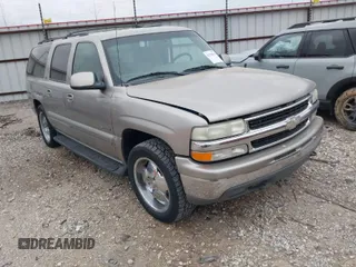 2000 Chevrolet Suburban LT with VIN 3GNFK16TXYG176564, listed as a IAAI auction lot 41785033 with 254,323 mi miles. Bid and sale history available at carsss.com. Image 1.