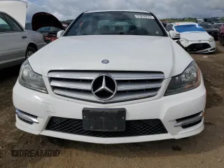2013 Mercedes-Benz C 250 Sport с VIN WDDGF4HB7DA741925, выставлен на аукционе Copart как лот 51016215 с пробегом 104 059 миль миль и Списание • Salvage title. История ставок и продаж доступна на DreamBid. Изображение 5.