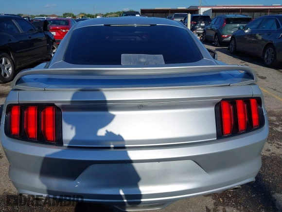 2015 Ford Mustang V6 z VIN 1FA6P8AM8F5369227, wystawiony jako IAAI lot #42607851 z przebiegiem 135 428 mil mil oraz . Historia ofert i sprzedaży dostępna na DreamBid. Obrazek 16.