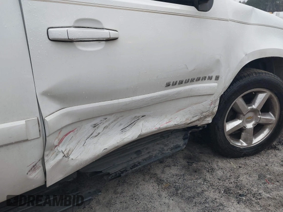 2007 Chevrolet Suburban LT с VIN 1GNFC16J17J187848, выставлен на аукционе IAAI как лот 41553241 с пробегом Не указан миль и . История ставок и продаж доступна на DreamBid. Изображение 6.