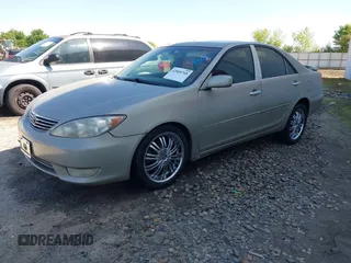 2005 Toyota Camry LE with VIN JTDBF32K050163858, listed as a IAAI auction lot 42004768 with 350,164 mi miles and . Bid and sale history available at DreamBid. Image 2.