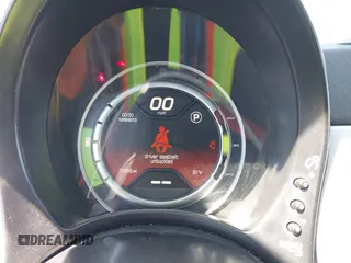 2014 FIAT 500e z VIN 3C3CFFGE8ET175918, wystawiony jako IAAI lot #42226000 z przebiegiem 31 656 mil mil oraz . Historia ofert i sprzedaży dostępna na DreamBid. Obrazek 7.