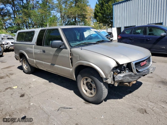2002 GMC Sonoma SLS with VIN 1GTCS19W628240548, listed as a Copart auction lot 69665724 with 245,738 mi miles and Salvage Title. Bid and sale history available at carsss.com. Image 4.