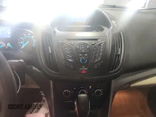 2014 Ford Escape SE z VIN 1FMCU9GX7EUC02600, wystawiony jako IAAI lot #42570755 z przebiegiem 86 871 mil mil oraz . Historia ofert i sprzedaży dostępna na DreamBid. Obrazek 32.