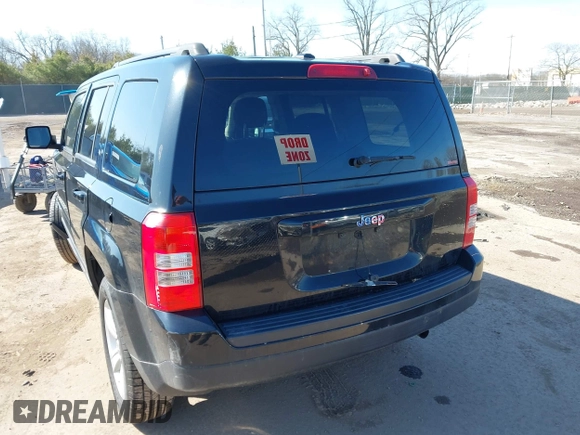 2015 Jeep Patriot Sport with VIN 1C4NJPBB8FD399932, listed as a IAAI auction lot 41935017 with 92,379 mi miles. Bid and sale history available at carsss.com. Image 3.