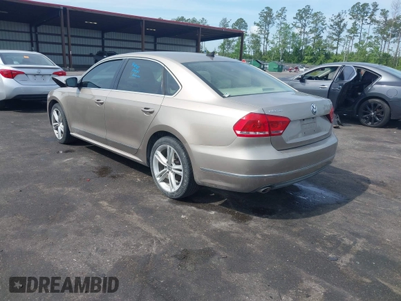 2015 Volkswagen Passat SEL Premium z VIN 1VWCV7A33FC025205, wystawiony jako IAAI lot #42098256 z przebiegiem 165 661 mil mil oraz . Historia ofert i sprzedaży dostępna na DreamBid. Obrazek 3.
