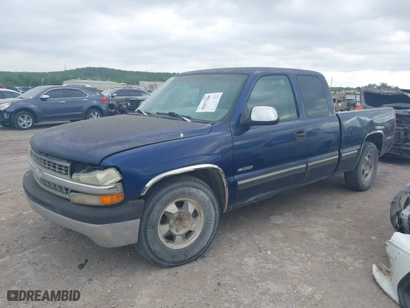 2000 Chevrolet Silverado 1500 LS with VIN 2GCEC19T8Y1156870, listed as a IAAI auction lot 42057588 with 306,580 mi miles. Bid and sale history available at carsss.com. Image 2.