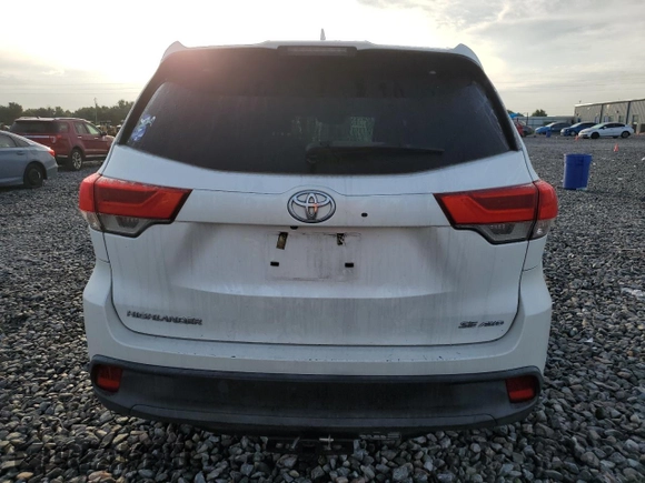 2018 Toyota Highlander SE with VIN 5TDJZRFH9JS823259, listed as a Copart auction lot 64882735 with 97,401 mi miles and Salvage title. Bid and sale history available at DreamBid. Image 6.