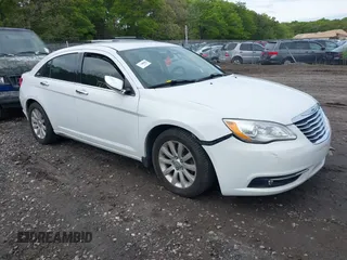 2013 Chrysler 200 Limited with VIN 1C3CCBCG1DN569199, listed as a IAAI auction lot 39458905 with 180,997 mi miles. Bid and sale history available at carsss.com. Image 1.
