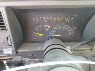 1994 GMC Suburban z VIN 1GKFK16K4RJ754534, wystawiony jako Copart lot #56044145 z przebiegiem 224 747 mil mil oraz Nie do naprawy • Non repairable. Historia ofert i sprzedaży dostępna na DreamBid. Obrazek 9.