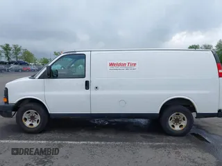 2011 Chevrolet Express Cargo z VIN 1GCWGFCA1B1176811, wystawiony jako IAAI lot #42200136 z przebiegiem 182 229 mil mil oraz . Historia ofert i sprzedaży dostępna na DreamBid. Obrazek 14.