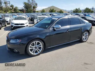 2012 Audi S4 Premium Plus z VIN WAUDGAFL6CA111717, wystawiony jako Copart lot #49902045 z przebiegiem 109 881 mil mil oraz Szkody całkowita. Historia ofert i sprzedaży dostępna na DreamBid. Obrazek 1.