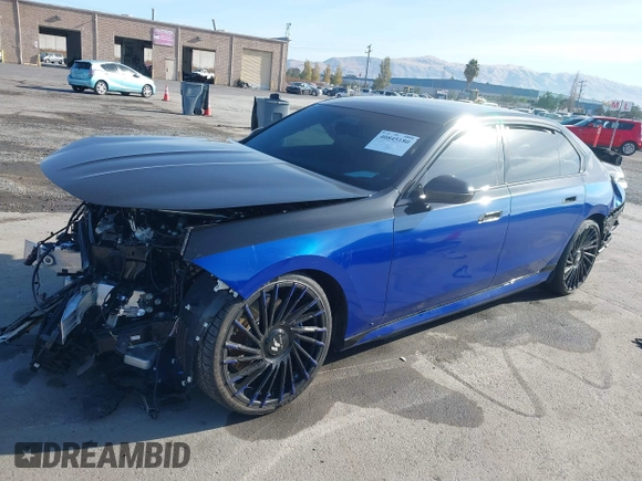 2023 BMW i7 xDrive60 z VIN WBY53EJ05PCN86100, wystawiony jako IAAI lot #40845180 z przebiegiem 4 231 mil mil oraz . Historia ofert i sprzedaży dostępna na DreamBid. Obrazek 18.