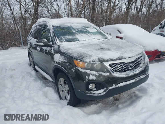 2013 Kia Sorento EX with VIN 5XYKU4A2XDG318700, listed as a IAAI auction lot 41258392 with 135,496 mi miles and . Bid and sale history available at carsss.com. Image 1.