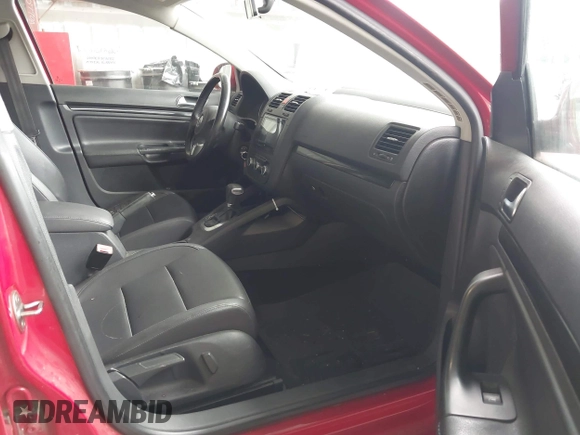 2010 Volkswagen Jetta SE z VIN 3VWRZ7AJ9AM035046, wystawiony jako IAAI lot #42448683 z przebiegiem 134 607 mil mil oraz . Historia ofert i sprzedaży dostępna na DreamBid. Obrazek 5.