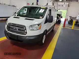 2018 Ford Transit z VIN 1FTYR1YMXJKA73548, wystawiony jako IAAI lot #42842418 z przebiegiem 111 077 mil mil oraz . Historia ofert i sprzedaży dostępna na DreamBid. Obrazek 20.