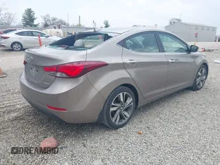 2015 Hyundai Elantra SE z VIN 5NPDH4AE5FH570745, wystawiony jako IAAI lot #42000971 z przebiegiem 136 636 mil mil oraz . Historia ofert i sprzedaży dostępna na DreamBid. Obrazek 4.