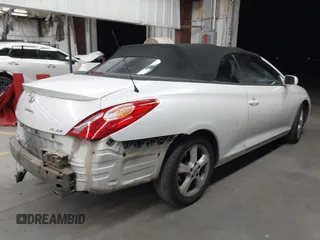 2006 Toyota Solara SE z VIN 4T1FA38P06U086076, wystawiony jako IAAI lot #42586903 z przebiegiem 179 779 mil mil oraz . Historia ofert i sprzedaży dostępna na DreamBid. Obrazek 4.