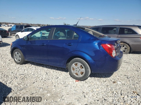 2013 Chevrolet Sonic LS z VIN 1G1JA5SH4D4170385, wystawiony jako Copart lot #53424445 z przebiegiem 73 063 mil mil oraz Czysty tytuł • Clean title. Historia ofert i sprzedaży dostępna na DreamBid. Obrazek 2.
