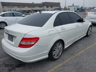 2009 Mercedes-Benz C 300 Sport z VIN WDDGF54X89R069096, wystawiony jako IAAI lot #42141126 z przebiegiem 183 440 mil mil oraz . Historia ofert i sprzedaży dostępna na DreamBid. Obrazek 4.