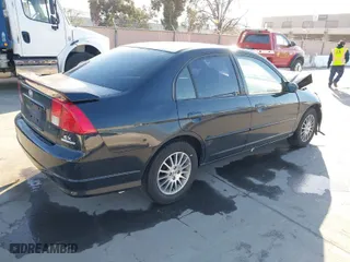 2005 Honda Civic Sdn EX with VIN 2HGES26765H550047, listed as a IAAI auction lot 41895885 with 258,553 mi miles. Bid and sale history available at carsss.com. Image 4.