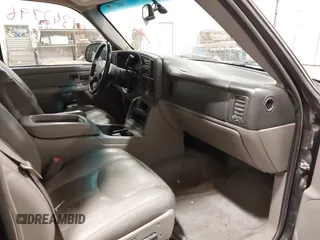 2004 Chevrolet Suburban Z71 with VIN 3GNFK16Z94G148074, listed as a IAAI auction lot 41342796 with 216,670 mi miles. Bid and sale history available at carsss.com. Image 5.
