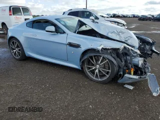 2015 Aston Martin Vantage z VIN SCFEKBAK2FGC19462, wystawiony jako Copart lot #61093934 z przebiegiem 53 068 mil mil oraz Szkoda całkowita • Salvage title. Historia ofert i sprzedaży dostępna na DreamBid. Obrazek 4.