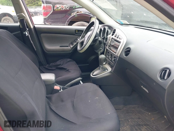 2005 Pontiac Vibe z VIN 5Y2SL63815Z404920, wystawiony jako IAAI lot #42355973 z przebiegiem 156 126 mil mil oraz . Historia ofert i sprzedaży dostępna na DreamBid. Obrazek 5.
