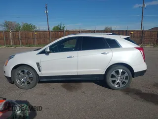 2012 Cadillac SRX Performance Collection z VIN 3GYFNEE30CS652829, wystawiony jako IAAI lot #42156961 z przebiegiem 106 473 mil mil oraz . Historia ofert i sprzedaży dostępna na DreamBid. Obrazek 14.