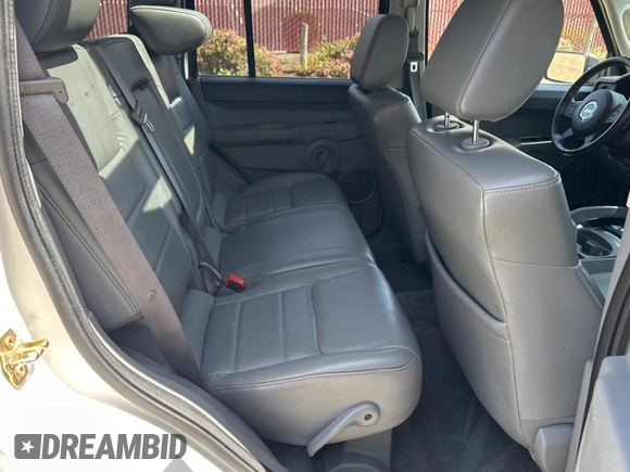 2007 Jeep Commander Sport z VIN 1J8HG48KX7C530019, wystawiony jako Copart lot #52238705 z przebiegiem 167 240 mil mil oraz Czysty tytuł • Clean title. Historia ofert i sprzedaży dostępna na DreamBid. Obrazek 6.