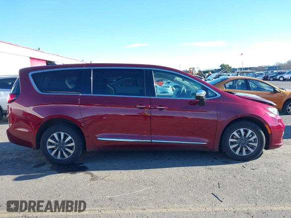 2023 Chrysler Pacifica Hybrid Limited with VIN 2C4RC1S7XPR518695, listed as a IAAI auction lot 41301401 with 24,433 mi miles and . Bid and sale history available at DreamBid. Image 13.