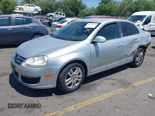 2007 Volkswagen Jetta 2.5 with VIN 3VWRF71K27M000620, listed as a IAAI auction lot 42458102 with 147,996 mi miles and . Bid and sale history available at DreamBid. Image 2.