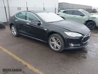 2013 Tesla Model S with VIN 5YJSA1CN0DFP20408, listed as a IAAI auction lot 41524470 with 1 mi miles. Bid and sale history available at carsss.com. Image 1.