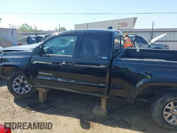 2017 Toyota Tacoma SR z VIN 5TFSX5EN4HX056886, wystawiony jako IAAI lot #42264479 z przebiegiem 97 895 mil mil oraz . Historia ofert i sprzedaży dostępna na DreamBid. Obrazek 15.