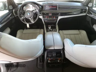 2018 BMW X5 M z VIN 5YMKT6C56J0Y83685, wystawiony jako Copart lot #55342035 z przebiegiem 56 136 mil mil oraz Szkoda całkowita • Salvage title. Historia ofert i sprzedaży dostępna na DreamBid. Obrazek 8.