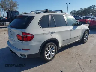 2012 BMW X5 35i z VIN 5UXZV4C58CL753901, wystawiony jako IAAI lot #41341933 z przebiegiem 140 285 mil mil oraz . Historia ofert i sprzedaży dostępna na DreamBid. Obrazek 4.
