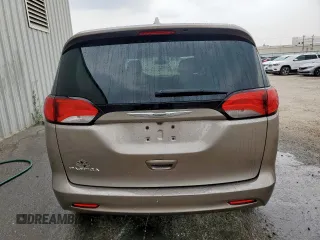 2017 Chrysler Pacifica Touring with VIN 2C4RC1DGXHR577647, listed as a Copart auction lot 57860695 with 138,936 mi miles and Clean title. Bid and sale history available at DreamBid. Image 6.