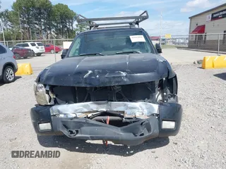 2007 Chevrolet Silverado 1500 LT w/1LT with VIN 2GCEC19J671591822, listed as a IAAI auction lot 41841804 with 325,059 mi miles. Bid and sale history available at carsss.com. Image 6.