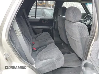 2000 GMC Jimmy SLT Convenience with VIN 1GKDT13W9Y2216559, listed as a IAAI auction lot 41855802 with 196,759 mi miles. Bid and sale history available at carsss.com. Image 8.