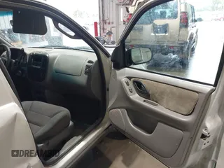2002 Ford Escape XLT Choice с VIN 1FMYU03192KA45582, выставлен на аукционе IAAI как лот 42219103 с пробегом 245 434 миль миль и . История ставок и продаж доступна на DreamBid. Изображение 5.