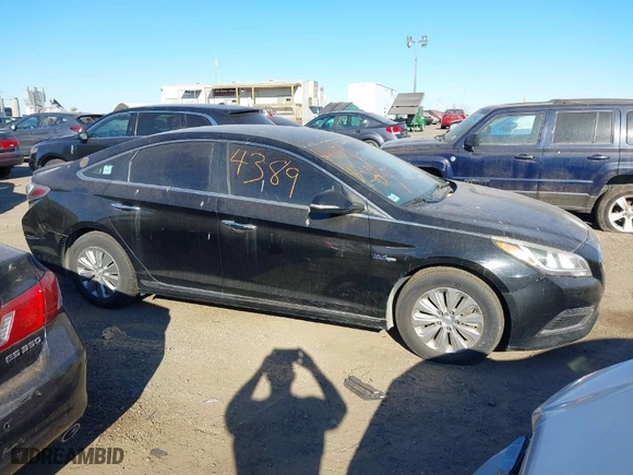 2016 Hyundai Sonata Hybrid SE with VIN KMHE24L18GA025983, listed as a IAAI auction lot 40744389 with 273,988 mi miles. Bid and sale history available at carsss.com. Image 14.