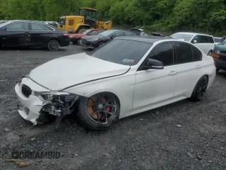 2017 BMW 3 Series 330i xDrive z VIN WBA8D9G55HNU58951, wystawiony jako Copart lot #57672445 z przebiegiem Nie podano mil oraz Czysty tytuł • Clean title. Historia ofert i sprzedaży dostępna na DreamBid. Obrazek 1.