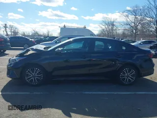 2023 Kia Forte GT-Line z VIN 3KPF54ADXPE580248, wystawiony jako IAAI lot #41601138 z przebiegiem 21 881 mil mil oraz . Historia ofert i sprzedaży dostępna na DreamBid. Obrazek 14.